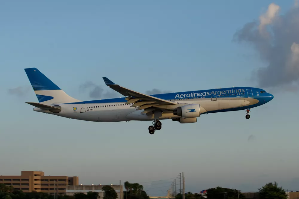Aerolineas-Argentina-23-04-20-01
