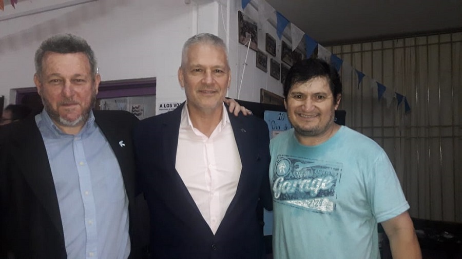 Andres-Hector-Lopez-con-militantes-del-Frente-Integrador 19-11-10