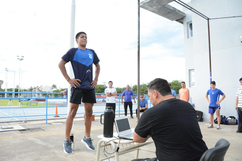 IDCh-Evaluacion-fisica-al-Club-Bancarios-20-02-06-02