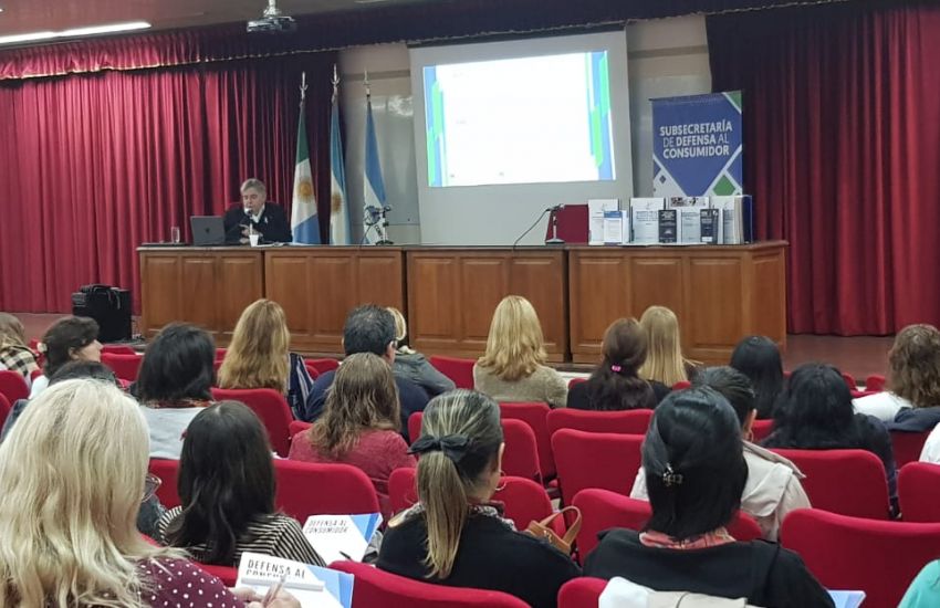 Capacitacion-docente-sobre-derechos-de-usuarios-y-consumidores-19-05-27-01