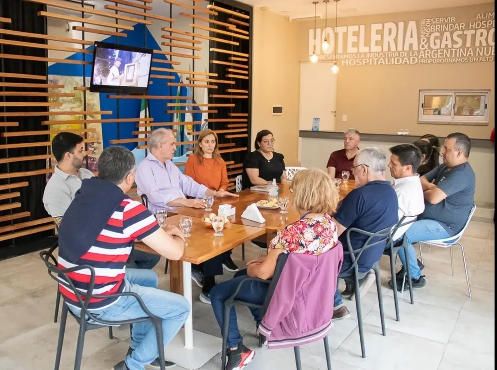 Roy-Nikisch-Asociacion-de-Hoteleros-Gastronomicos-23-10-13-11
