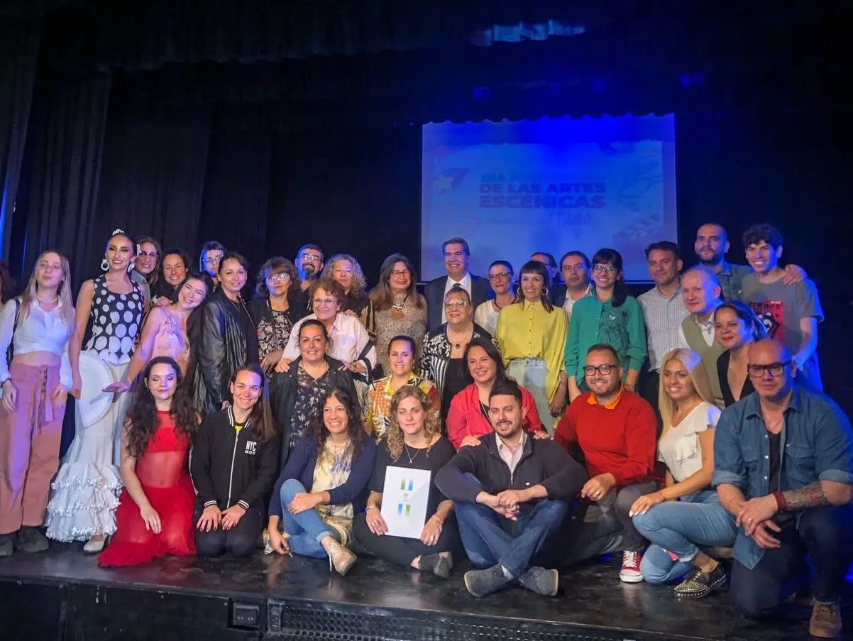 diputada-Mariela-Quiros-con-hacedors-culturales-chaquenos-1