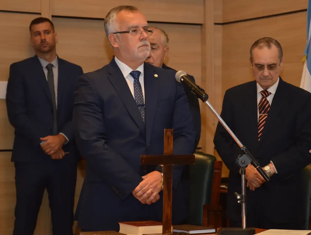 Juramento-de-Victor-del-Rio-como.presidente-23-12-22-03