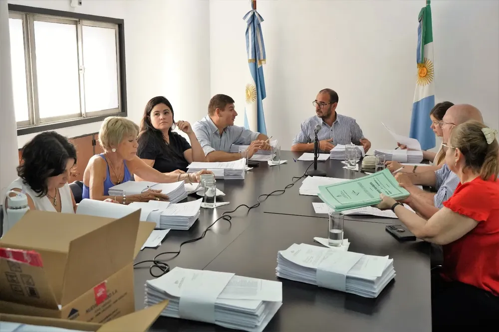 Comision-de-Legislacion-General-del-Pueblo-Habilitacion-de-candidatos-a-defesor-del-pueblo-25-02-26-01