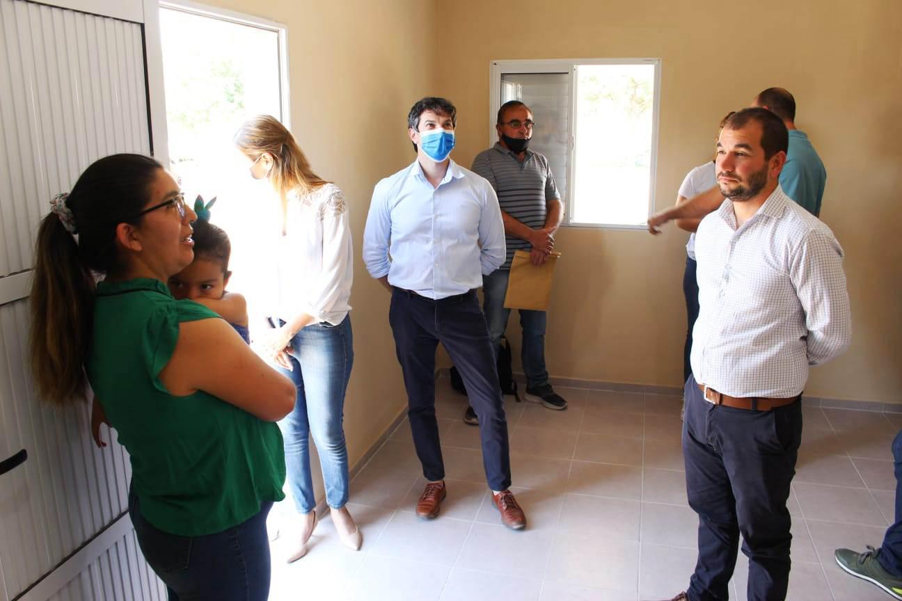 Defensoria-del-Puieblo-Entrega-de-vivienda-Castelli-21-10-27-01