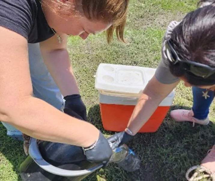APA-Muestras-de-agua-del-rio-Negro-25-12-02-01