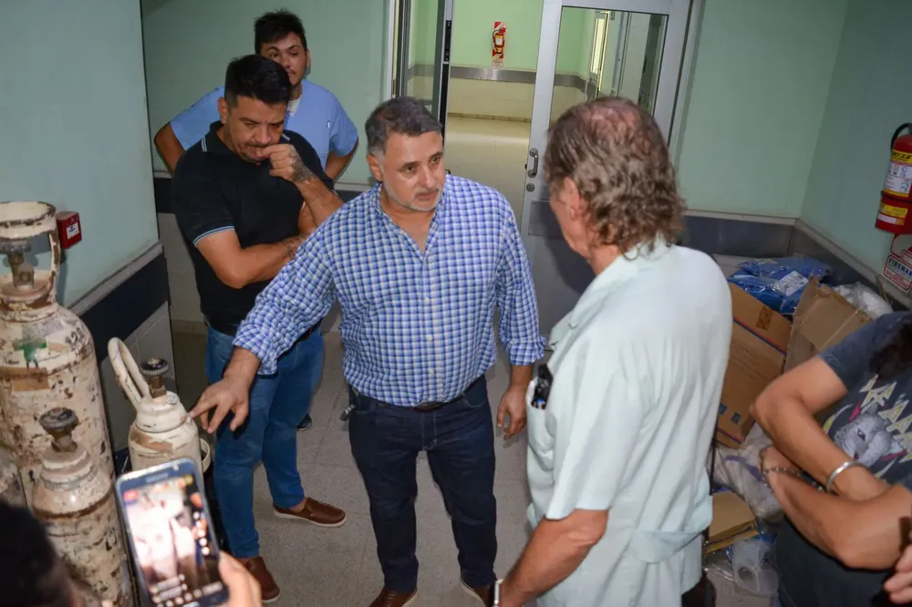 Insumos-abandonados-Castelli-24-01-24-05