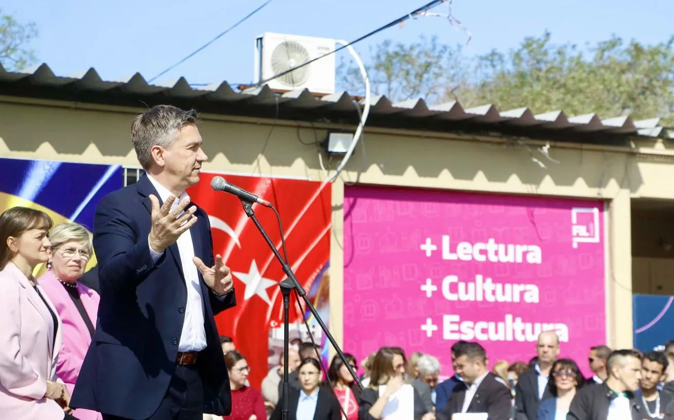 Feria-Iberoamericana-del-Libro-Inauguracion-24-10-03-01