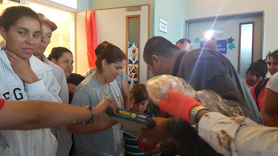 Entrega de donaciones-en-el-hospital-Pediatrico-18-12-30-05