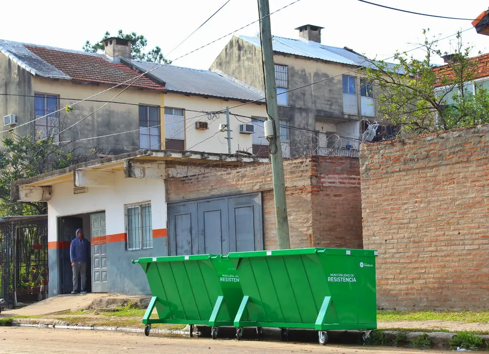 Contenedores-de-residuos-San-Cayetano-24-06-05-0´7
