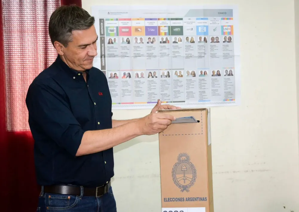 Leandro-Zdero-emite-su-voto-en-Resistencia-2025-10-26