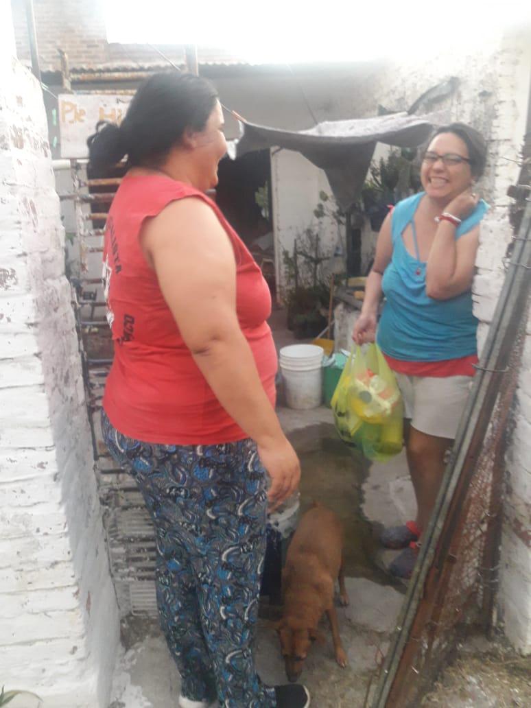 Entrega-de-mercaderia-en-Villa-Itati-20-03-29-01