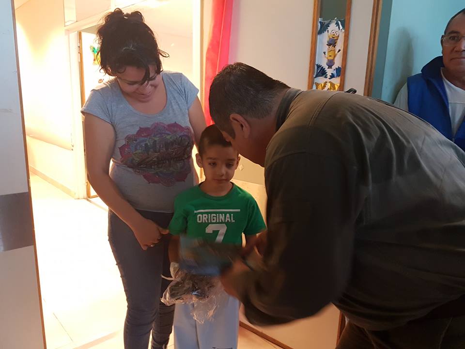 Entrega de donaciones-en-el-hospital-Pediatrico-18-12-30-04