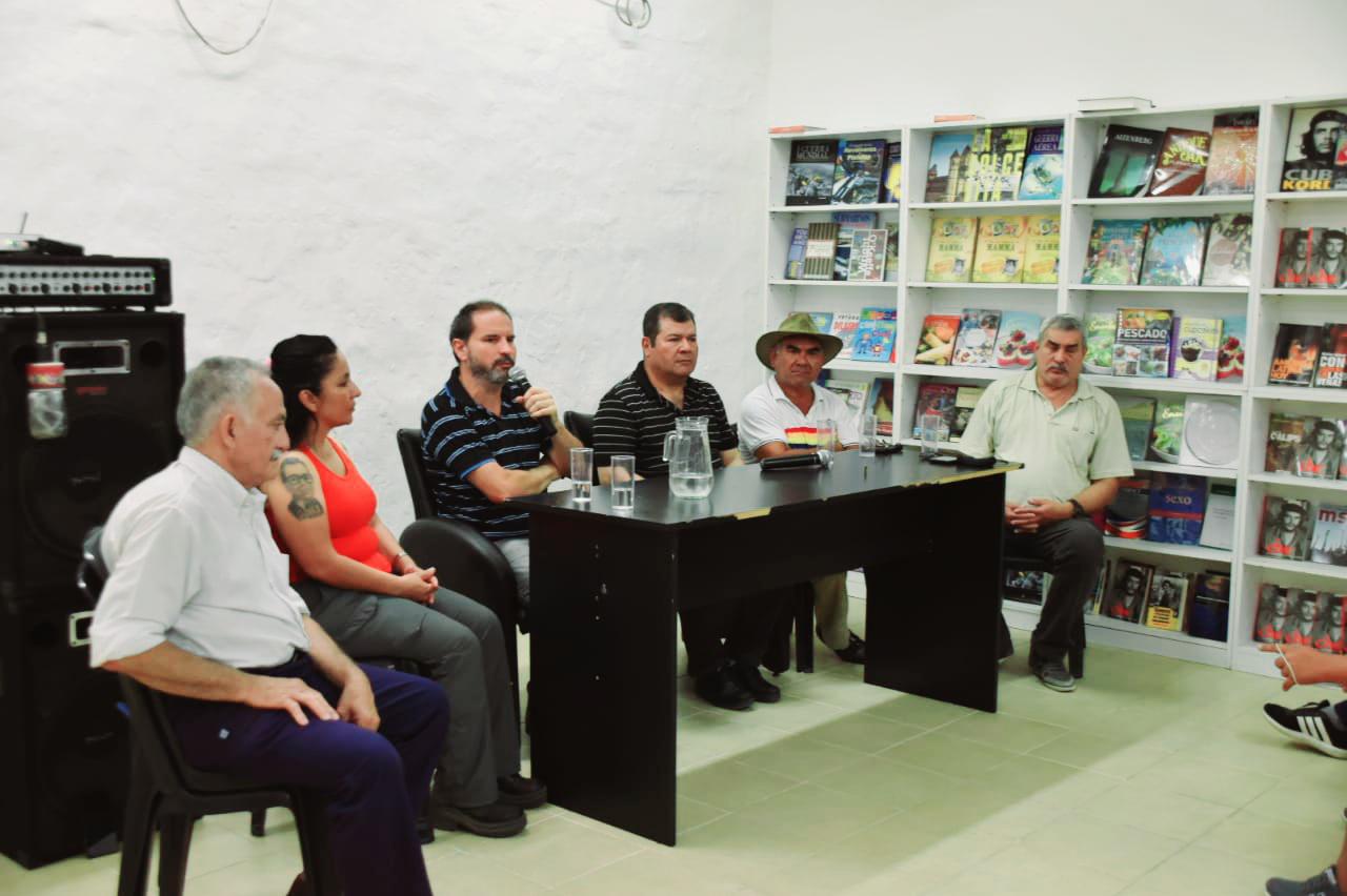 Conferencia-de-prensa-solidaridad-con-biblioteca-20-12-29-01