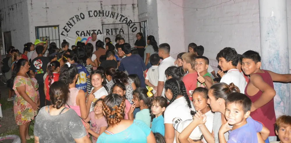 Muchas-comedores-24-04-08-01