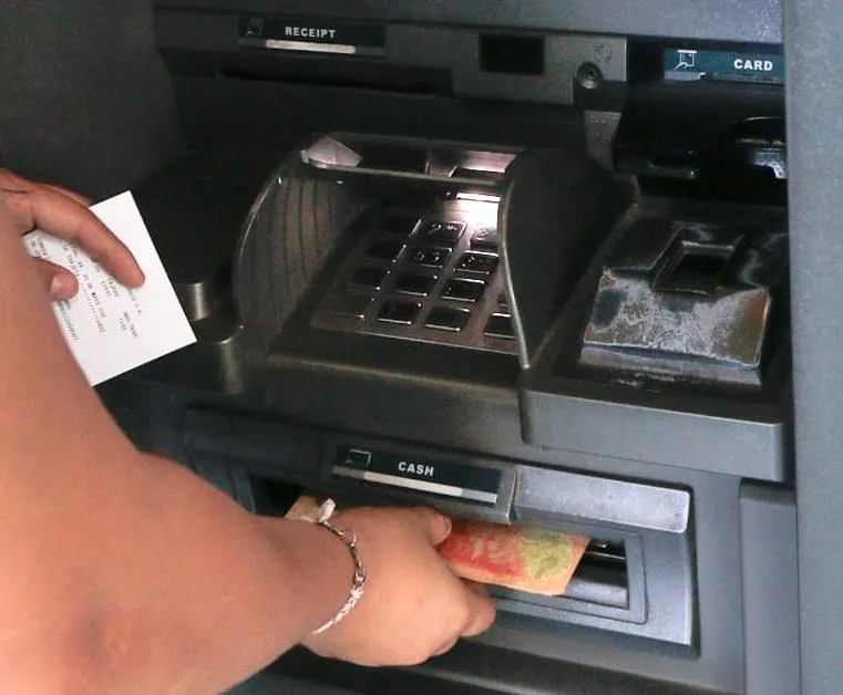 cajeros-automaticos-24-03-21-01