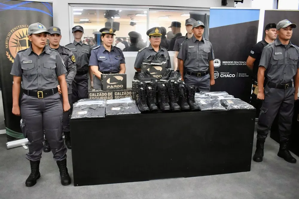 Entrega-equipamientos-a-FFSS-25-03-13-05