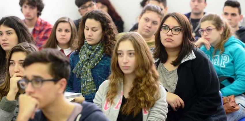 Alumnos-universitarios-01