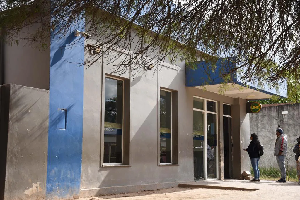 Cajeros-en-Villa-Rio Bermejito22-08-29-01