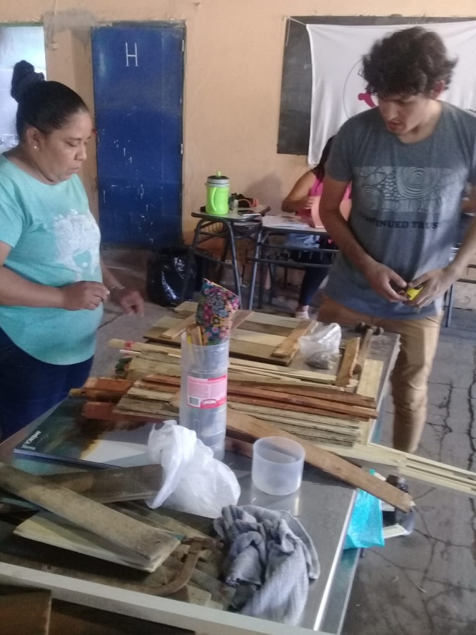 taller-carpinteria-en-subsede-fundacion-unidos-por-vos-puerto-tirol