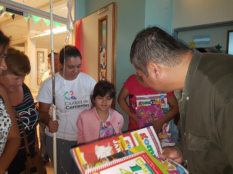 Entrega de donaciones-en-el-hospital-Pediatrico-18-12-30-06