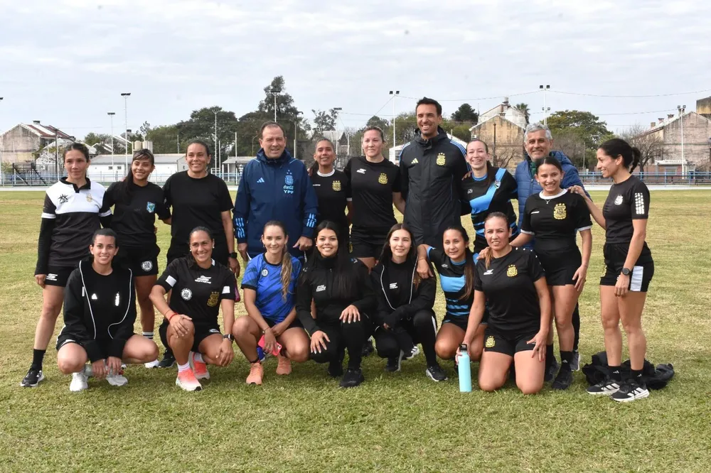 Encuentro-de-arbitros-femeninos-26-06-30-01