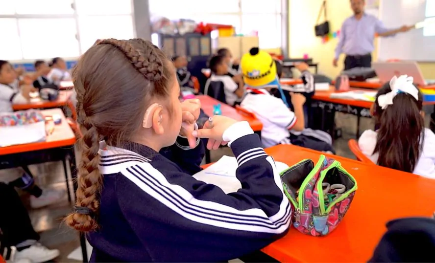 Alumnos-con-hipoacusia-24-03-24-01