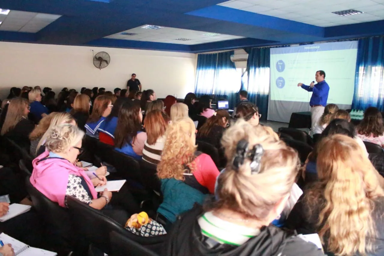 Capacitacion-a-directores-de-gestion-carga-de-censo-de-docentes-25-09-08-01