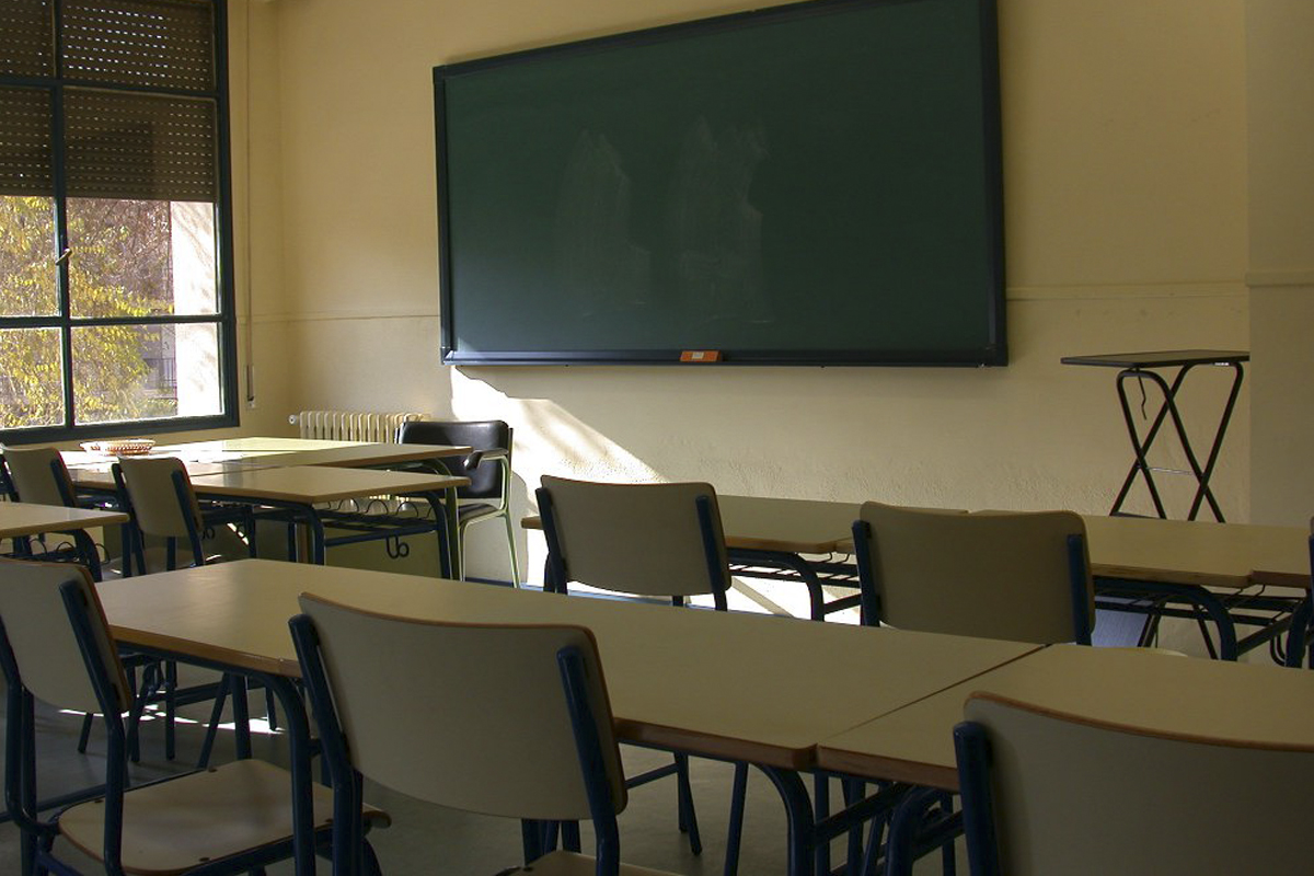 Aula-de-clases-vacia-01