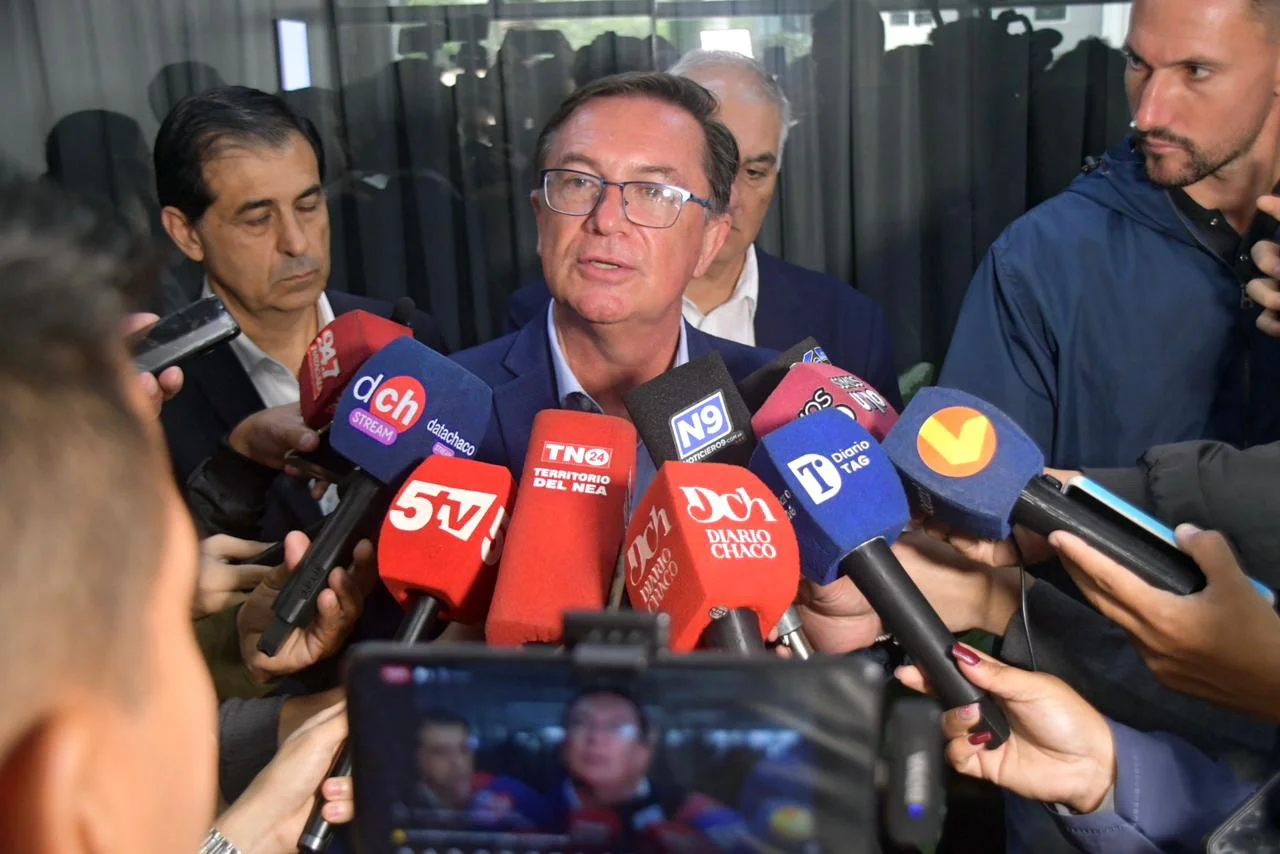 Livio-Gutierrez-Nuevo-Banco-del-Chaco-26-04-07-01