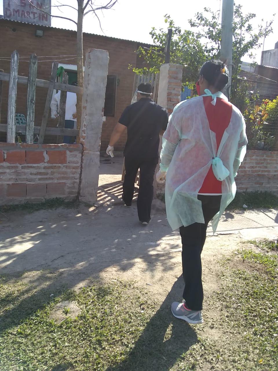 trabajadores-centro-de-salud-del-barrio-Emerenciano 2020-06-21 (02)