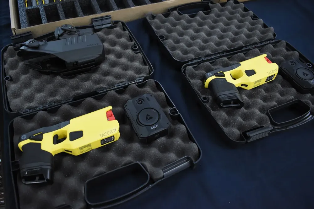 Entrega-de-las-armas-Taser-26-05-19-04