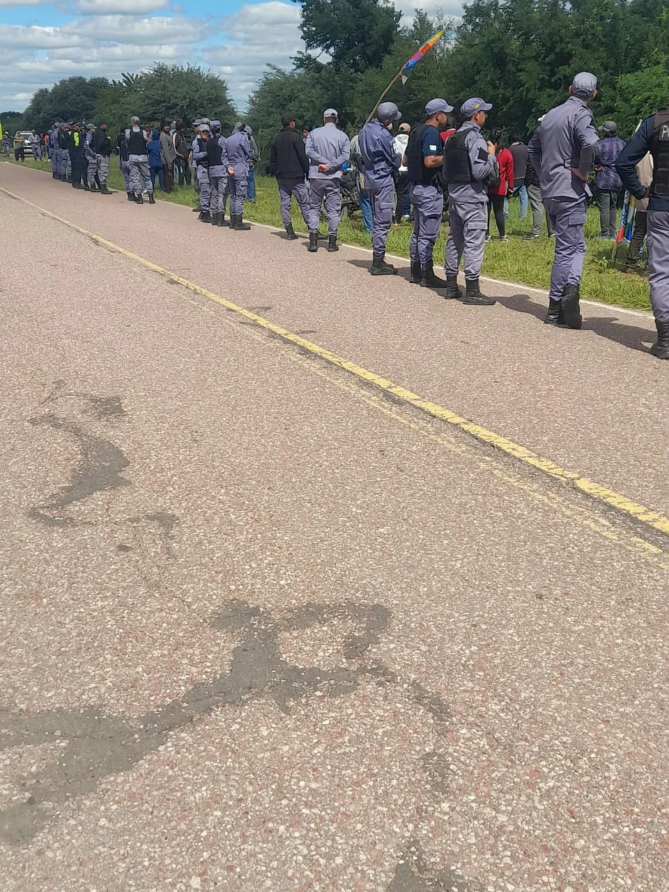 protesta-de-comunidades-originarias-sobre-ruta-3-en-Chaco