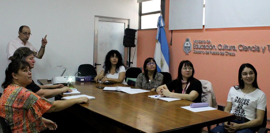 Mesa-tecnica-capacitación-a-docentes-sin-cargo-19-10-08-01