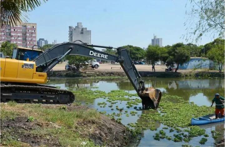 Recolectora-de-camalotes-26-05-22-02