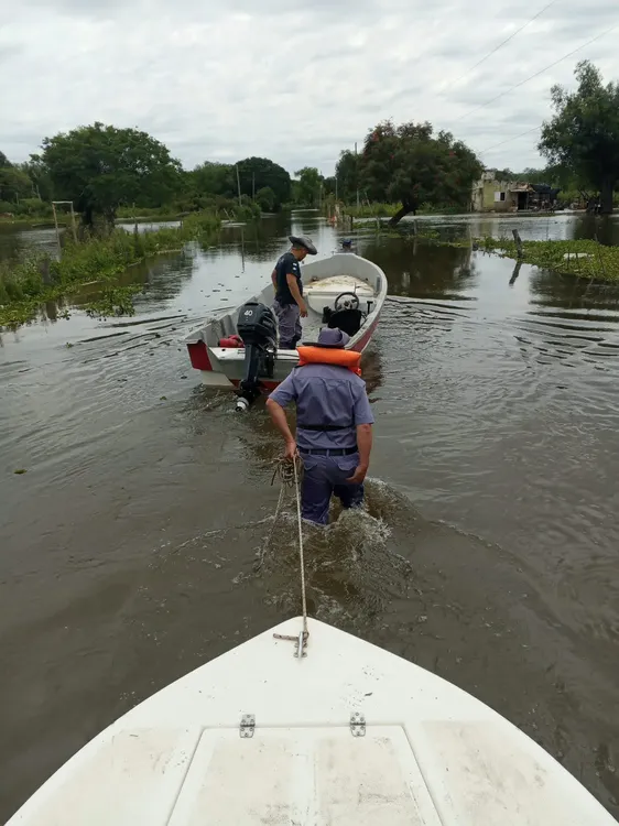 Division-Fluvial-Asistencia-a-evacuados-26-10-22-04