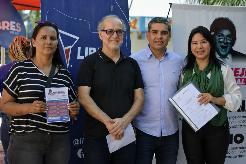 Libres-del-Sur-Entrega-de-petitorio-26-04-23-01