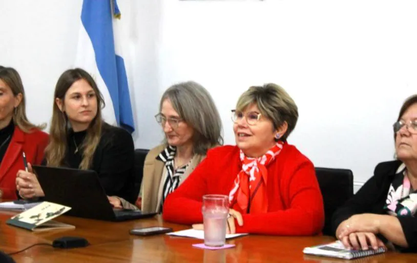 Sofia-Naidenoff-25-08-06-01