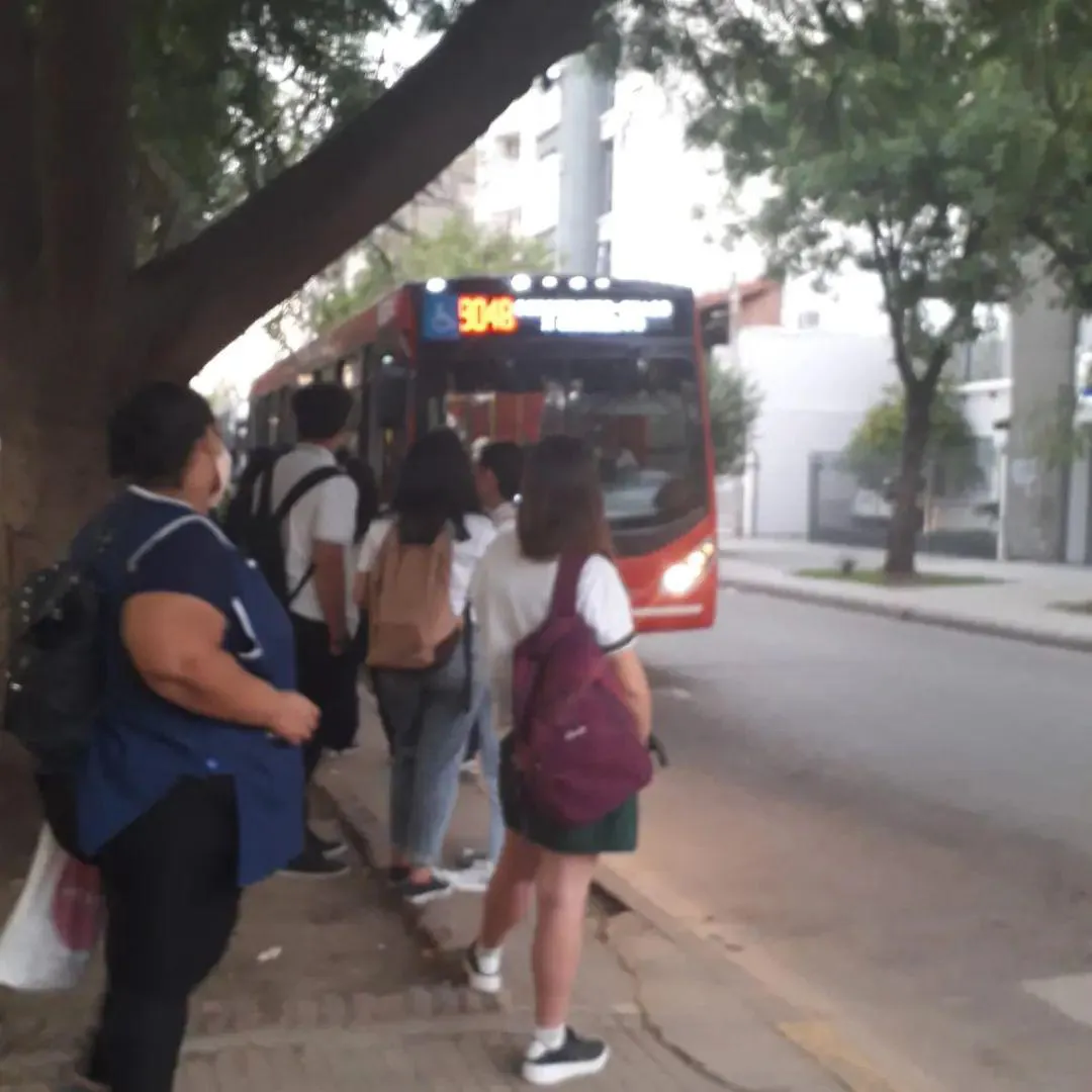 Parada-de-colectivos-24-08-29-01