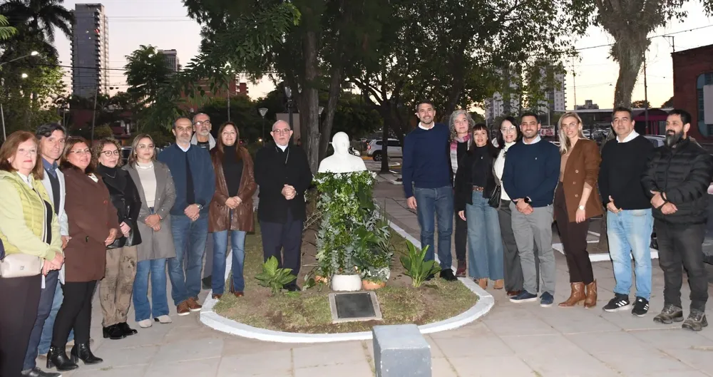 Busto-del-Papa-Francisco-26-05-12-03