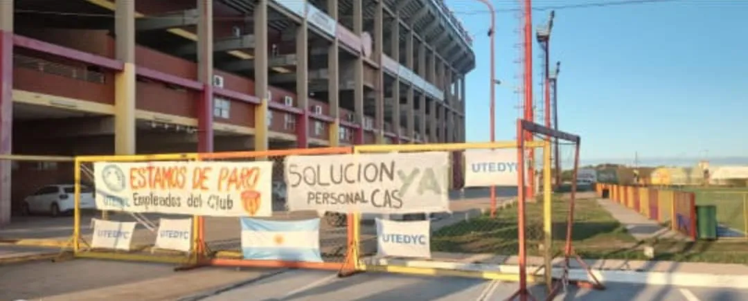 Trabajadores-del-club-Sarmiento-25-06-02-01