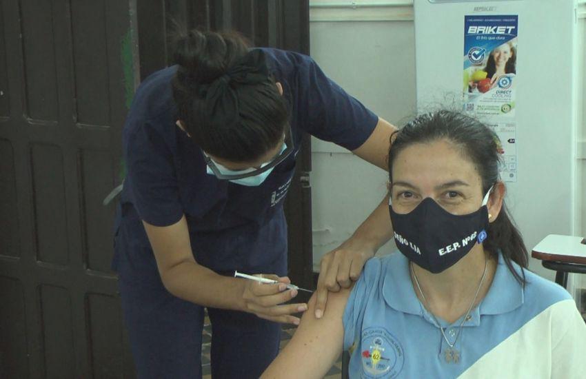 Vacunacion-a-docentes-21-04-28-02