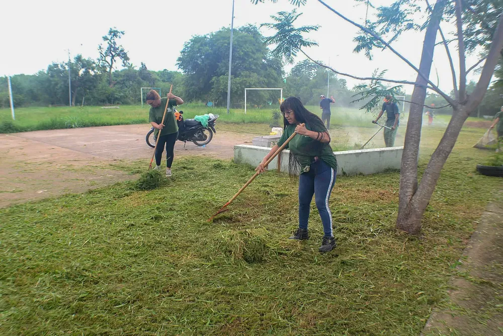 Desmalezado-en-avenida-Velez-Sarfield-24-02-28-05