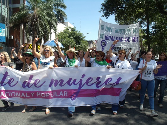 marcha-dia-internacional-de-la-mujer-en-Resistencia-Chaco-03