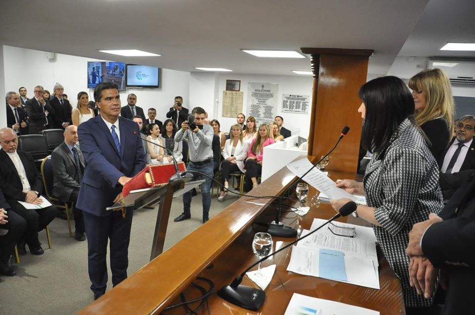 Jorge-Capitanich-Juramento-en-la-Legislatura-19-12-09-01