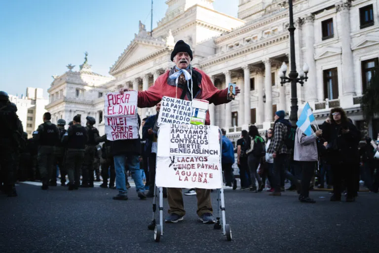 Represion-a-jubilados-25-02-20-02