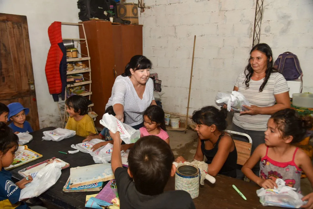 Muchas-Entrega-de-pan-dulces-24-12-27-01