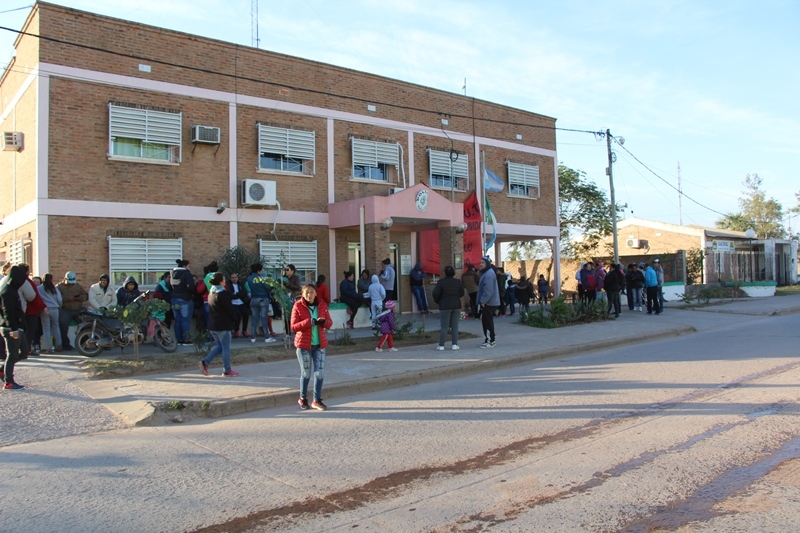Castelli-Organizaciones-sociales-reclaman-frente-a-la-regional-de-policia-18-07-23-01