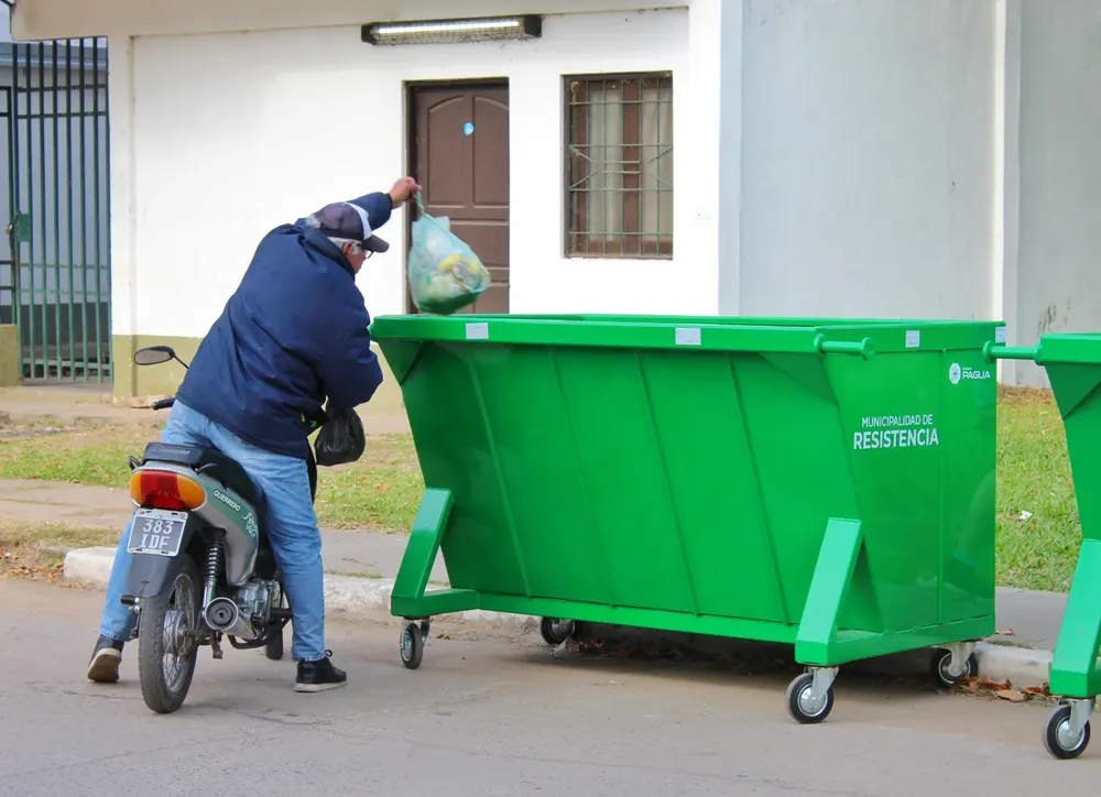 Contenedores-de-residuos-San-Cayetano-24-06-05-07