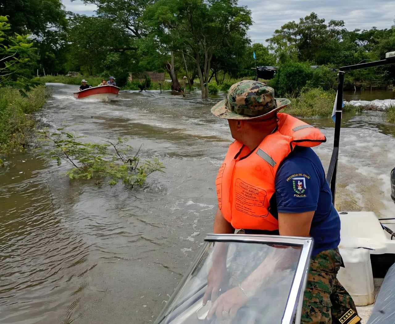 Division-Fluvial-Asistencia-a-evacuados-26-10-22-05